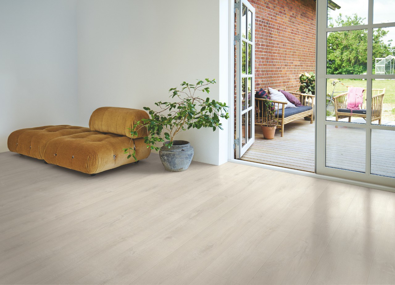 Ламинат Pergo Wide Long Plank Дуб светлый фьорд L0234-03862 2050×240×9,5 фото в интерьере Ламинат Pergo Wide Long Plank Дуб светлый фьорд L0234-03862 2050×240×9,5 фото в интерьере